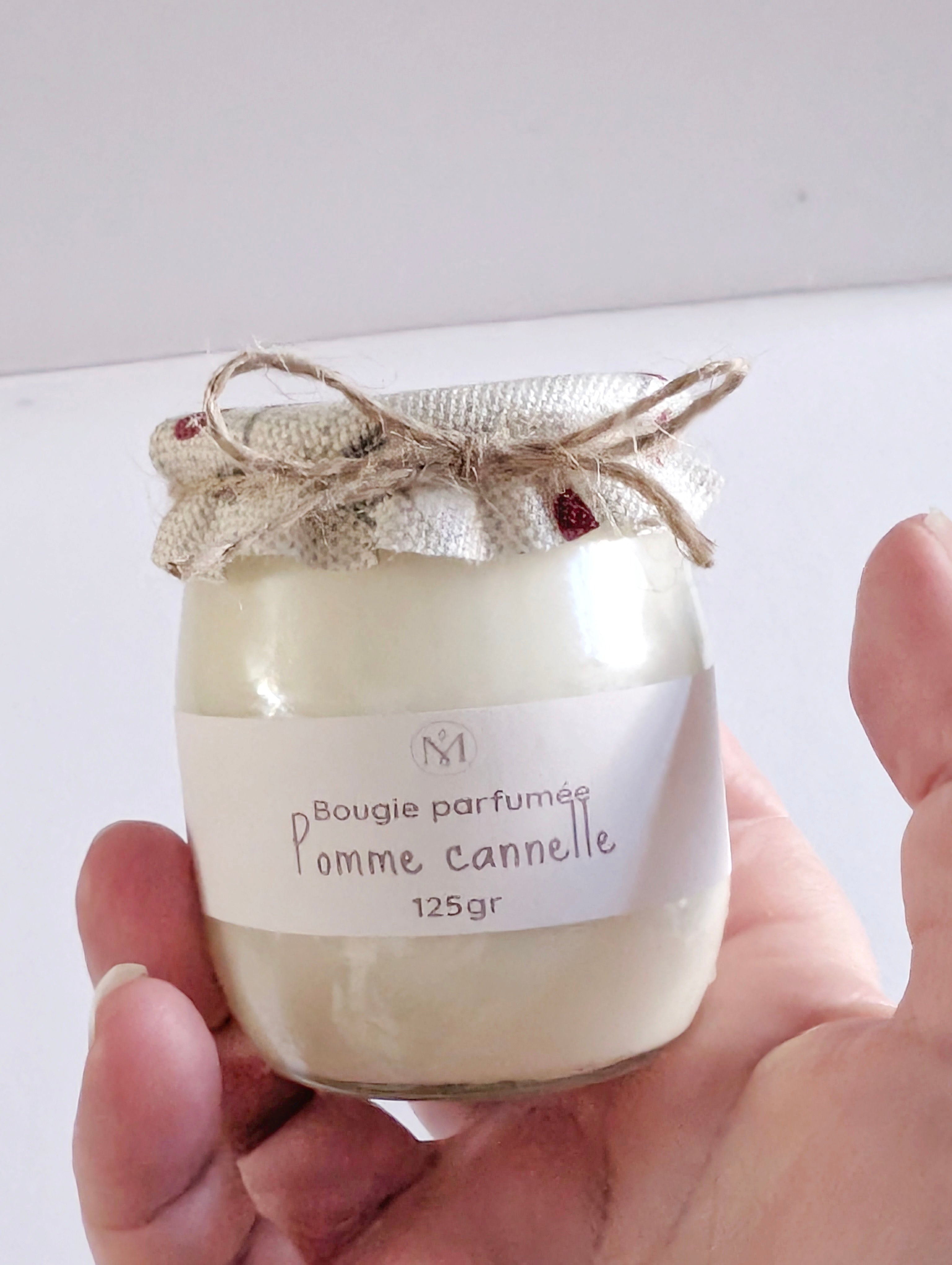 Bougie "Pomme cannelle"