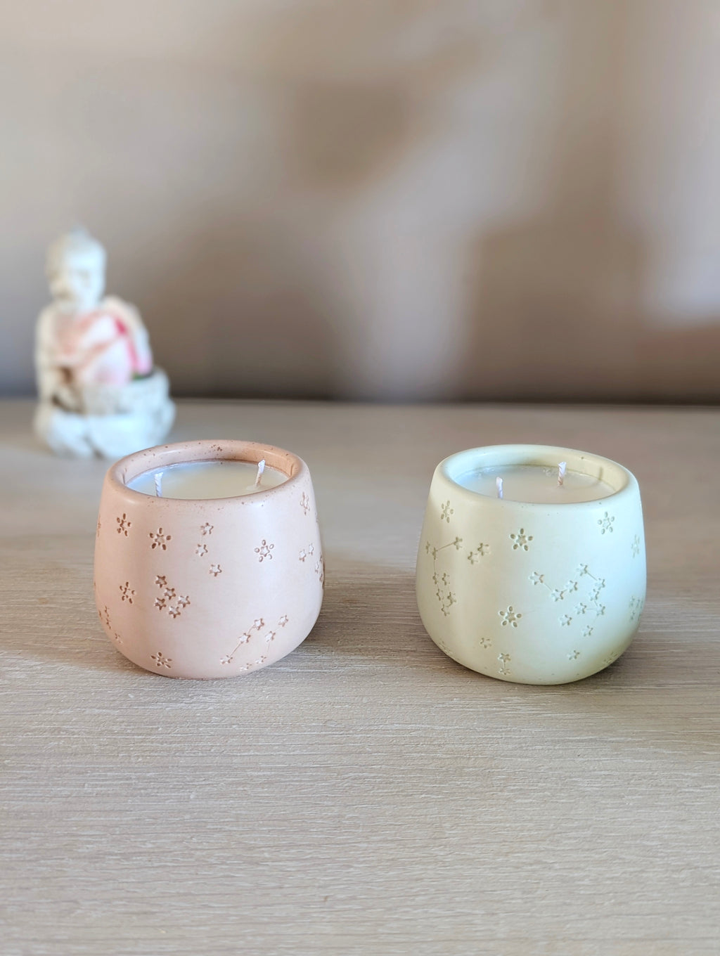 Bougie parfumée artisanale · Cire de soja · Pot en jesmonite • La Veloutée