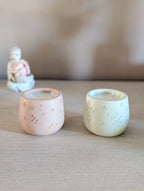 Bougie parfumée artisanale · Cire de soja · Pot en jesmonite • La Veloutée
