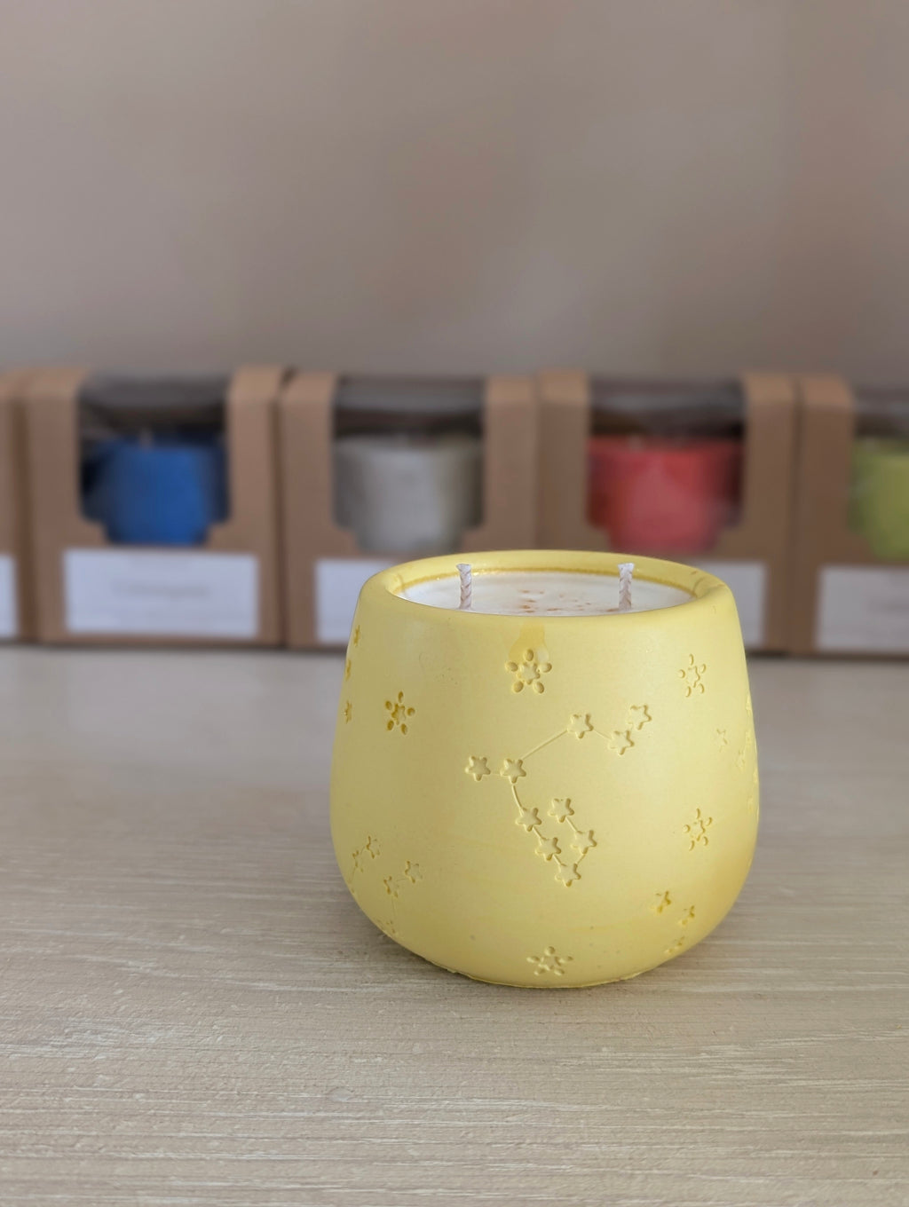 Bougie parfumée artisanale · Cire de soja · Pot en jesmonite • L'Alanguie